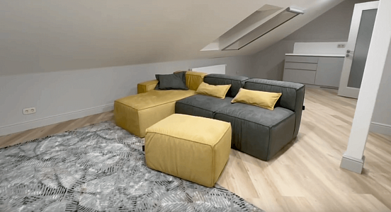 Купили бескаркасную мебель для декора мансарды. Фото до и после. Отзыв с рейтингом 5/5.